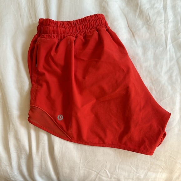Lululemon- Hotty Hot Low-Rise Short 4” 🍋 - Picture 2 of 3